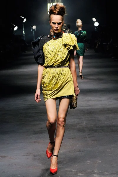 Look 50